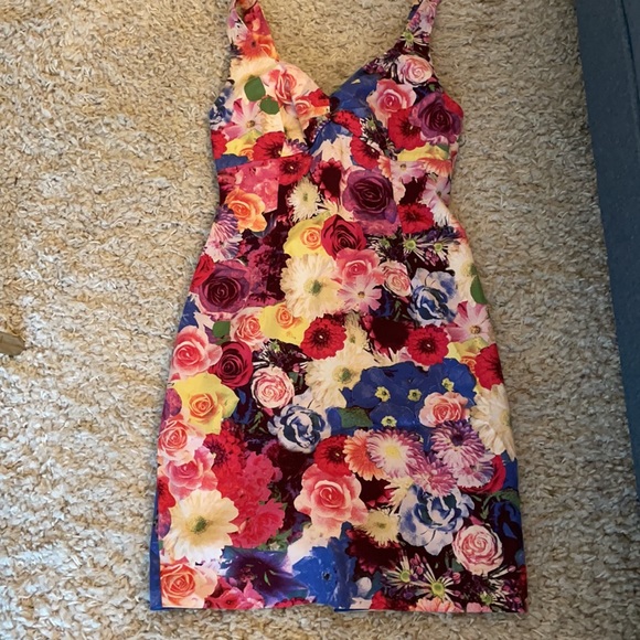 NWOT Pink Floral Guess Mini Dress Size 4 - Picture 3 of 3